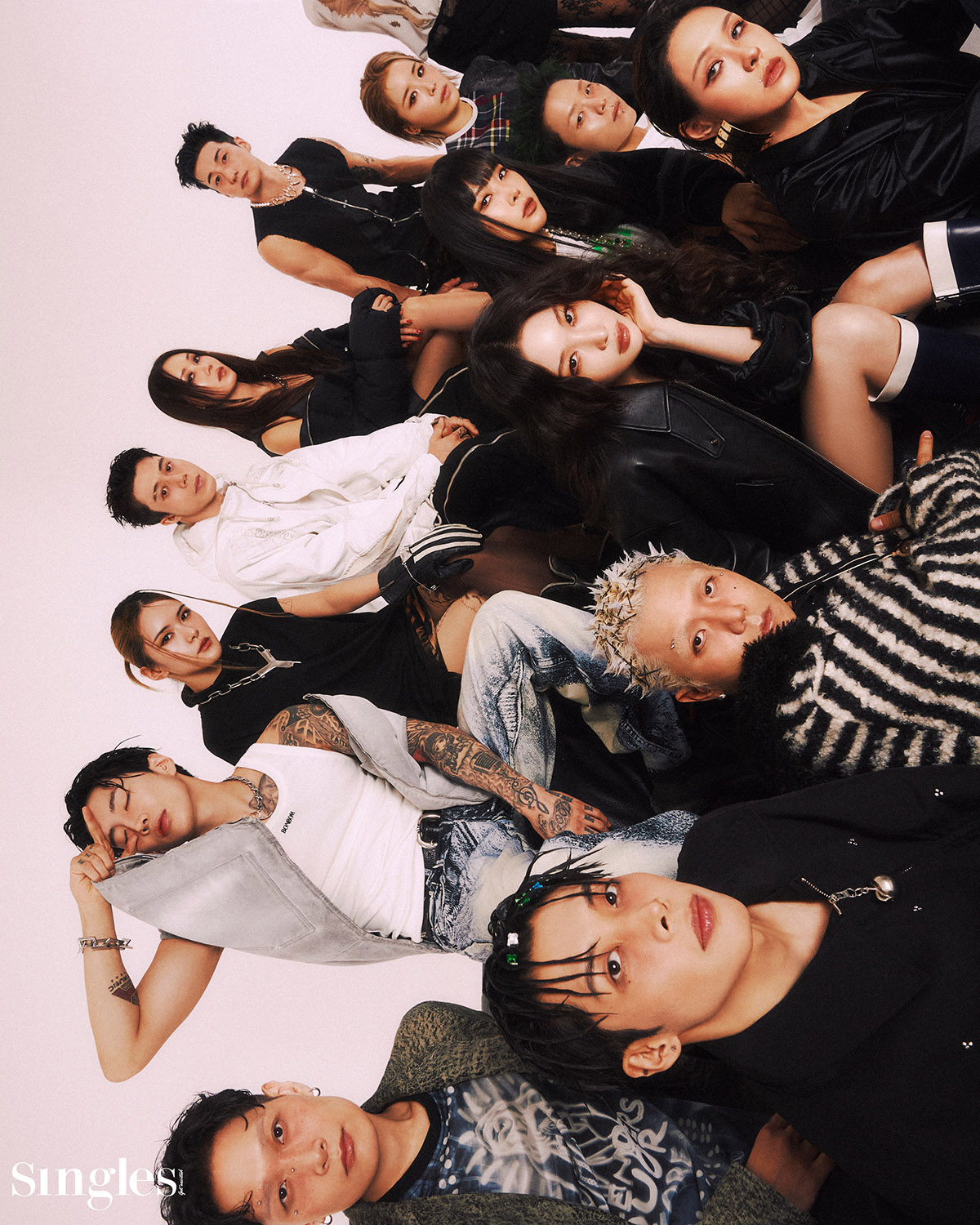 모어비전 아티스트드의 싱글즈 화보, 모어비전, 싱글즈. 홀리뱅. 청하, MVP, 싱글즈 화보, 박재범 싱글즈 화보, 허니제이 싱글즈 화보, 청하 싱글즈 화보. 제인, 홀리뱅 이비,홀리벵 로아, 홀리벵 제인